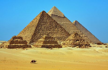 2163078-2163077_egypt-cairo-pyramids-and-camels