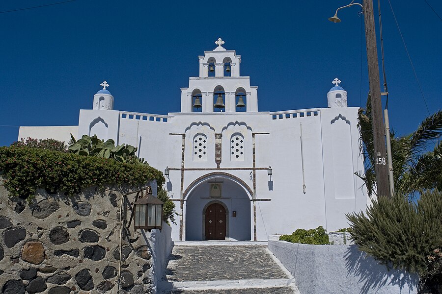 Santorini_pyrgos_kastellkirche_160707